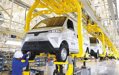 我國(guó)汽車(chē)產(chǎn)業(yè)金秋再傳捷報(bào) 新能源汽車(chē)產(chǎn)量與整車(chē)出口實(shí)現(xiàn)高速增長(zhǎng)